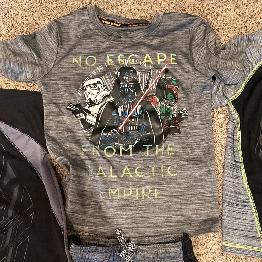 Boys size 5 Star Wars shirts and shorts. Four shirts and three shorts. - Picture 4 of 9
